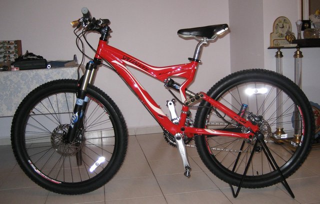 jtww01 s Specialized Stumpjumper FSR Expert. Singapore bicycle