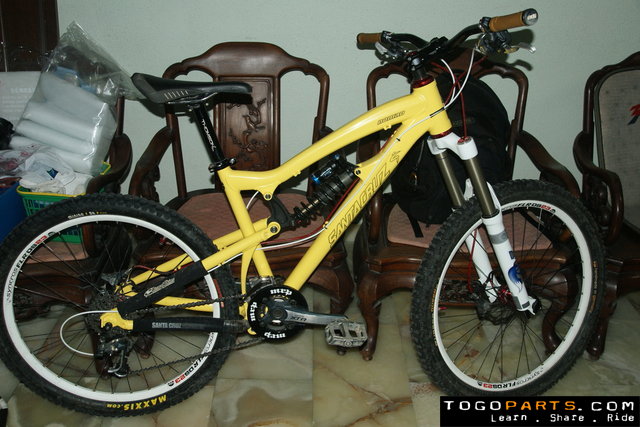 hindarto s Santa Cruz Nomad 2009 Yellow Singapore bicycle